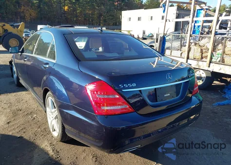 2013 Mercedes-Benz S 550 4Matic z USA, uszkodzony, nr VIN WDDNG9EB4DA526668